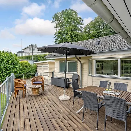 Vakantiehuis Four-bedroom Holiday In *