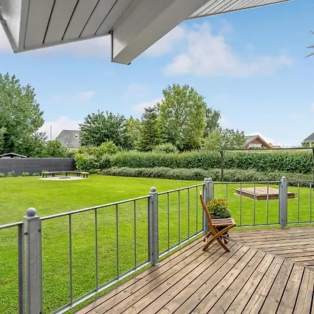 Vakantiehuis Four-bedroom Holiday In