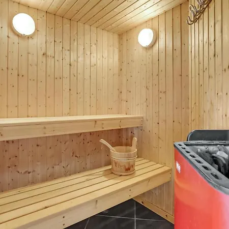 Four-bedroom Holiday In Vakantiehuis