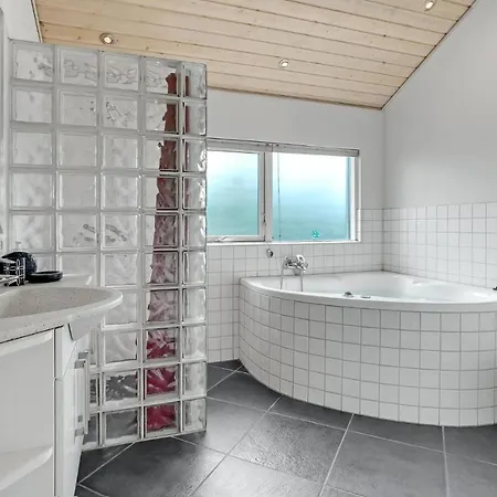 Four-bedroom Holiday In